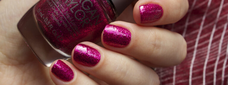 Маникюр: Morgan Taylor – J’adore My Mani