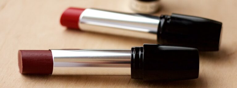 Avon - Ultra Colour Indulgence Lipstick - Red Tulip, Red Dahlia swatches