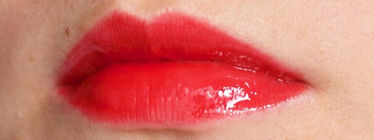 Лаковый бальзам для губ Maybelline Color Elixir – свотчи и 11 образов
